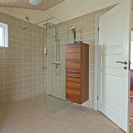 Three-bedroom Holiday In * Hals