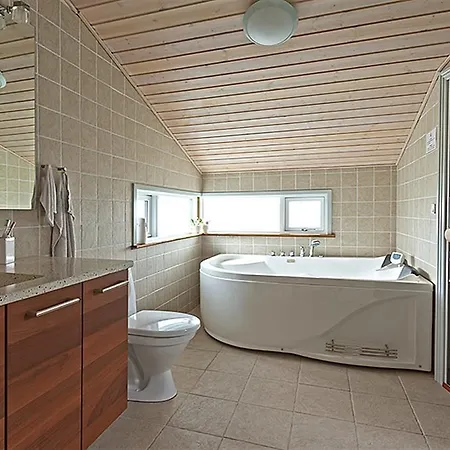 Three-bedroom Holiday In Hals